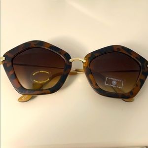 Brand new animal print/ tortoiseshell sunglasses!